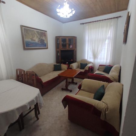Xheison Apartment Gjirokastër Eksteriør billede