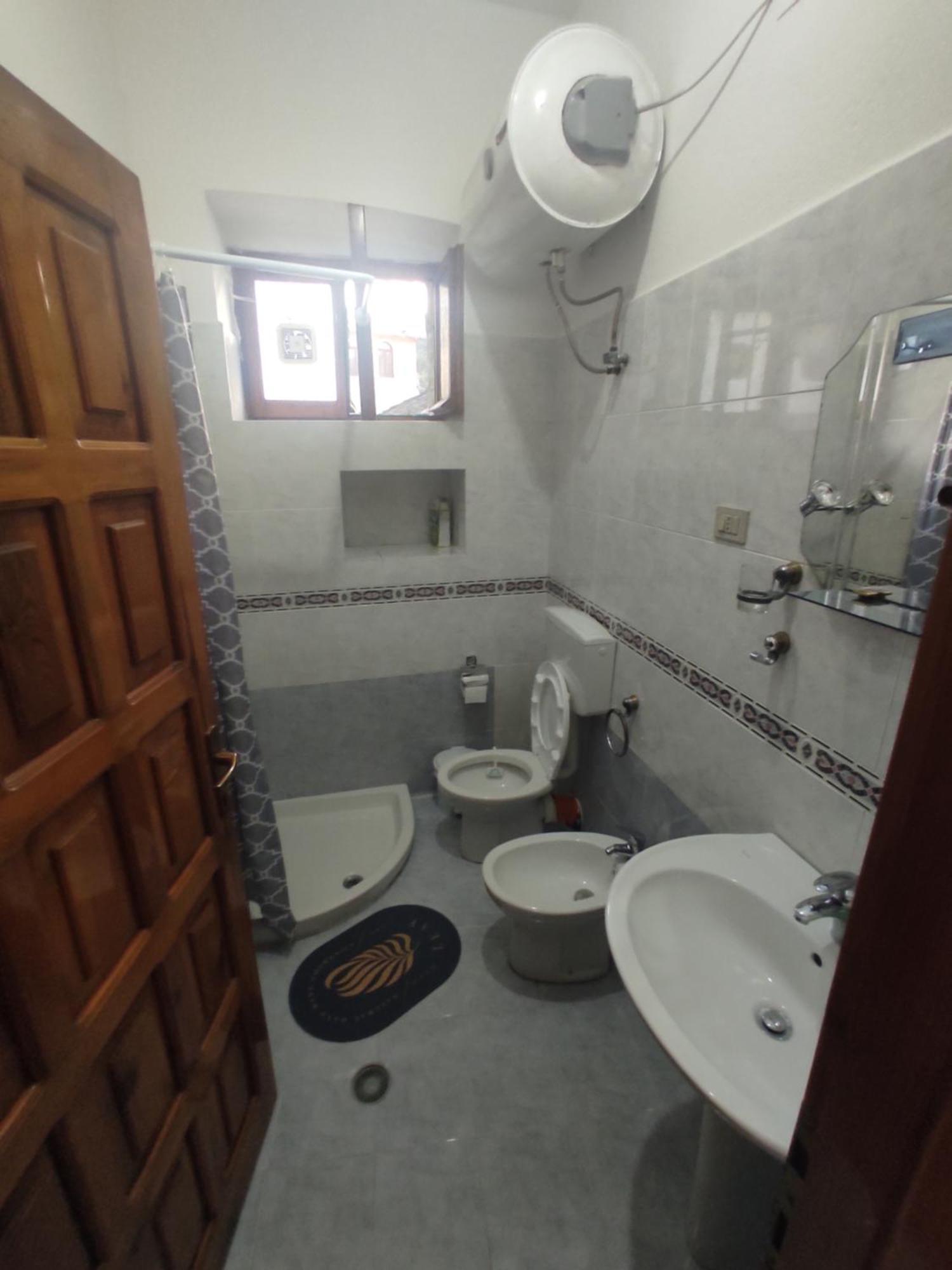 Xheison Apartment Gjirokastër Eksteriør billede