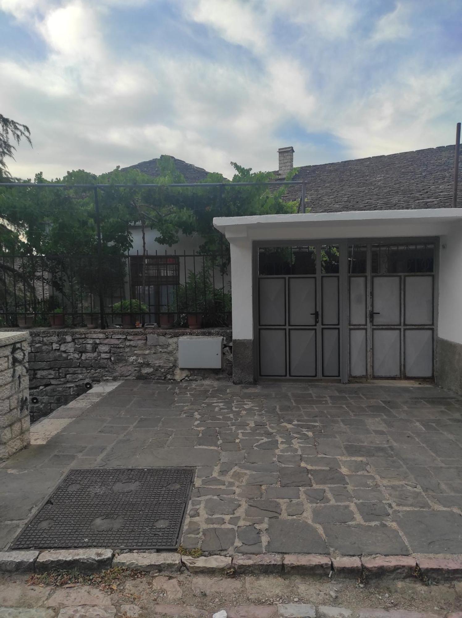 Xheison Apartment Gjirokastër Eksteriør billede