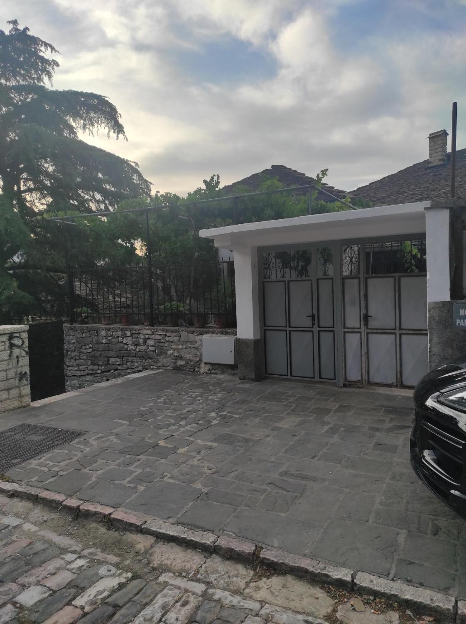 Xheison Apartment Gjirokastër Eksteriør billede